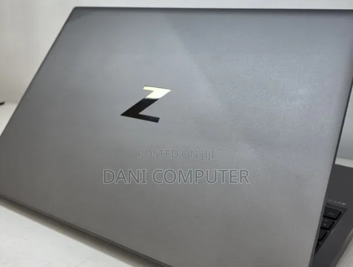 New Laptop HP ZBook Firefly G8 16GB Intel Core i7 SSD 512GB