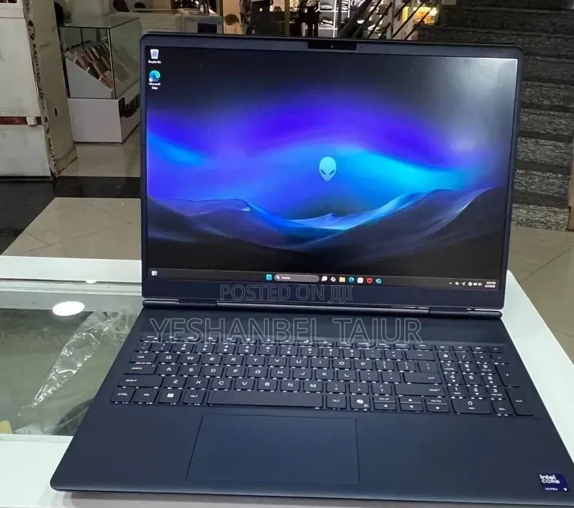 New Laptop Alienware X16 32GB Intel Core Ultra 9 SSD 1T