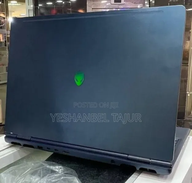 New Laptop Alienware X16 32GB Intel Core Ultra 9 SSD 1T