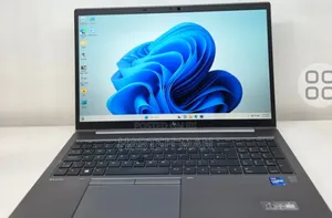 New Laptop HP ZBook Firefly G8 16GB Intel Core i7 SSD 512GB