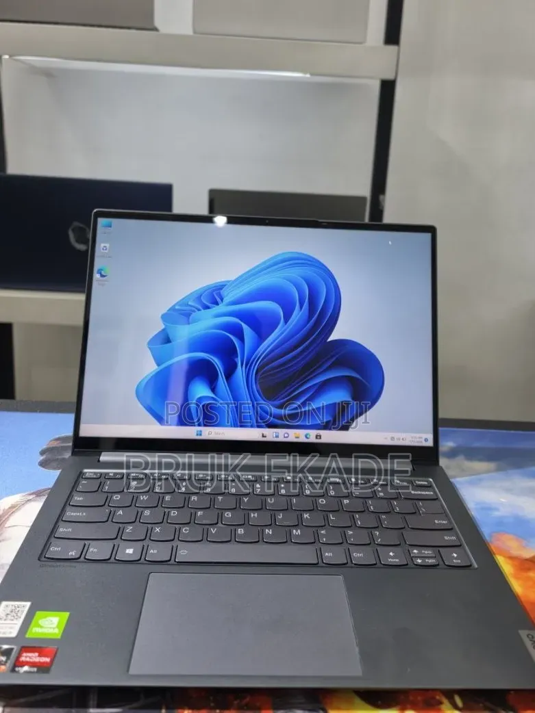 New Laptop Lenovo ThinkPad Yoga 16GB AMD Ryzen 7 SSD 512GB