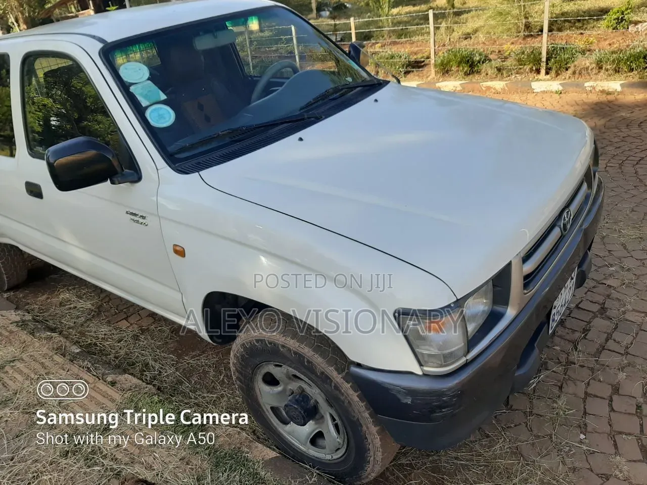 Toyota Hilux 1999 White