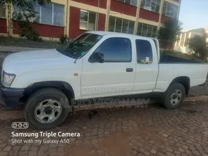 Toyota Hilux 1999 White