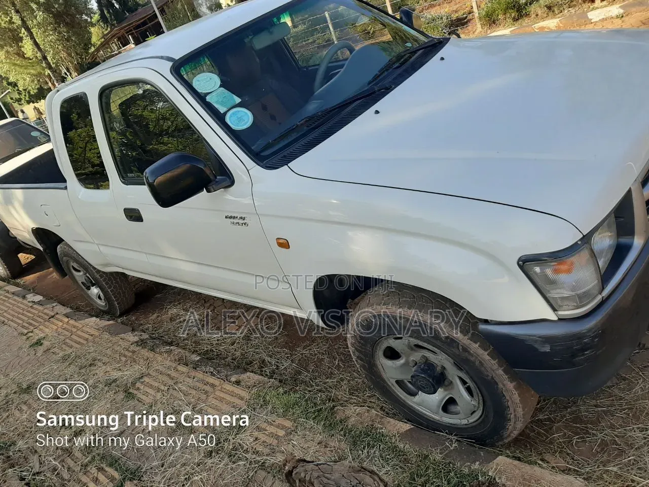 Toyota Hilux 1999 White