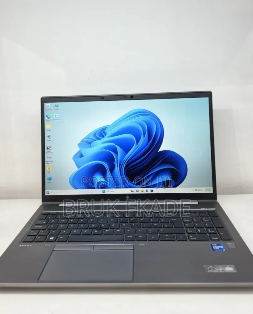 New Laptop HP ZBook Firefly G8 16GB Intel Core i7 SSD 512GB