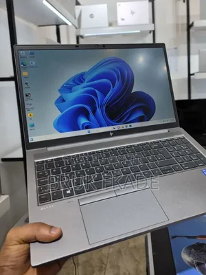 New Laptop HP ZBook Firefly G8 16GB Intel Core i7 SSD 512GB