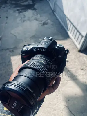 Nikon DSLR Camera Kit – Excellent Condition