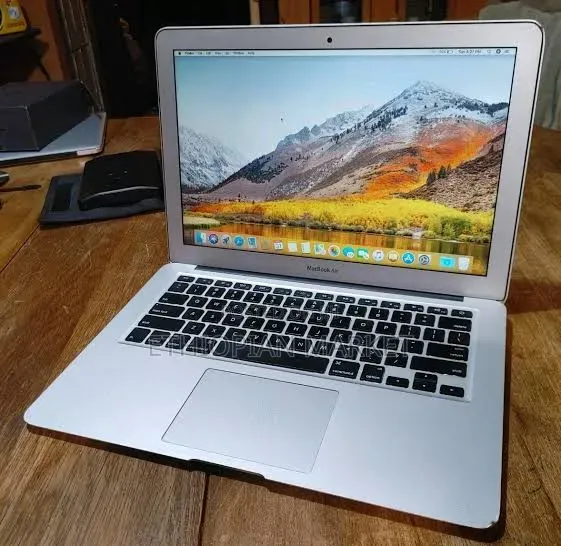 Laptop Apple MacBook Air 4GB Intel Core i5 SSD 128GB