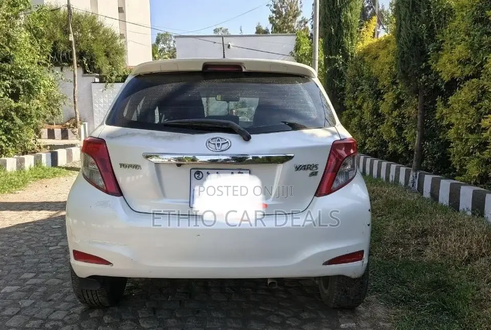 Toyota Yaris 2015 Silver