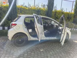 Toyota Yaris 2015 Silver