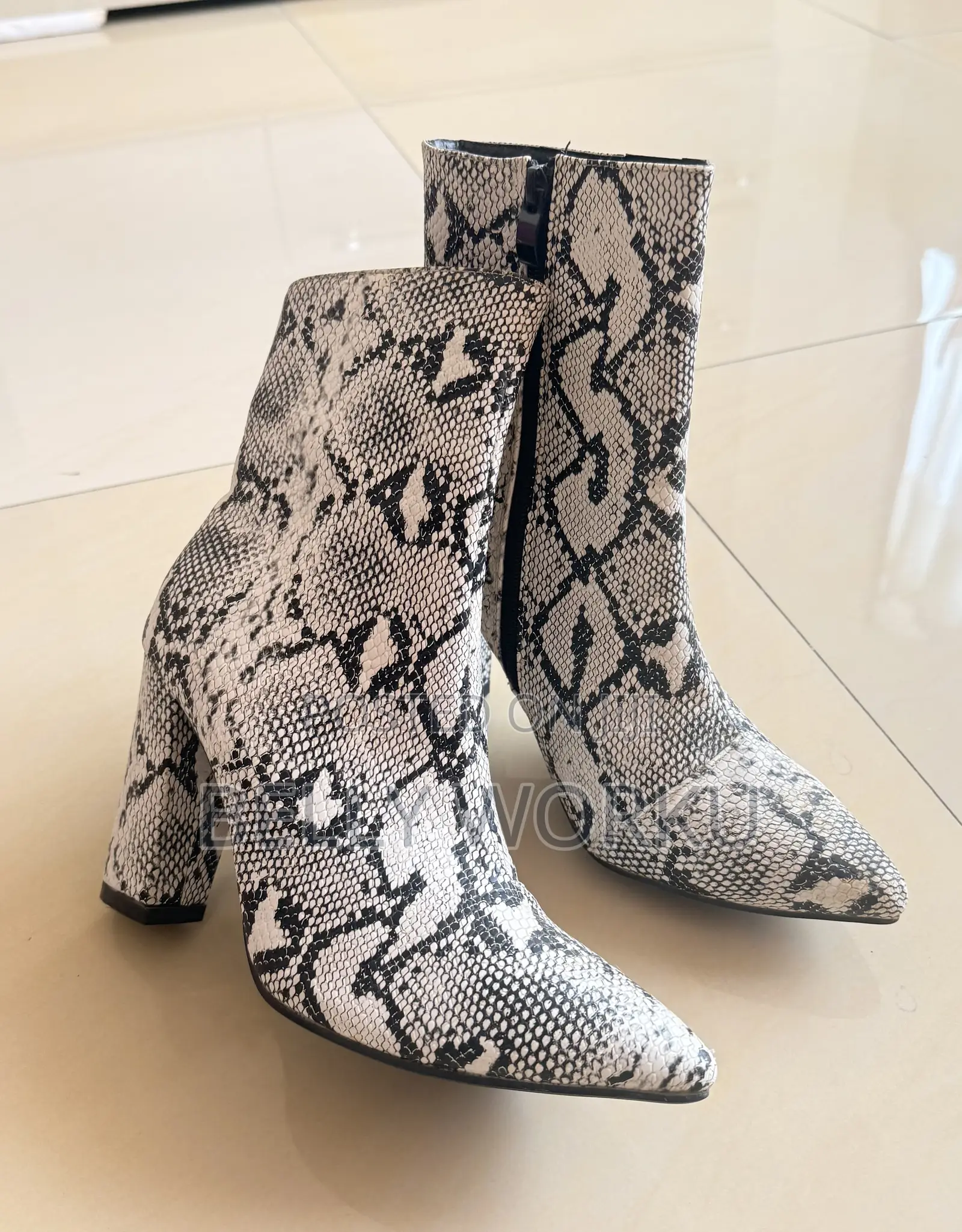 Chic Snake Pattern Pointed-Toe Ankle Boots