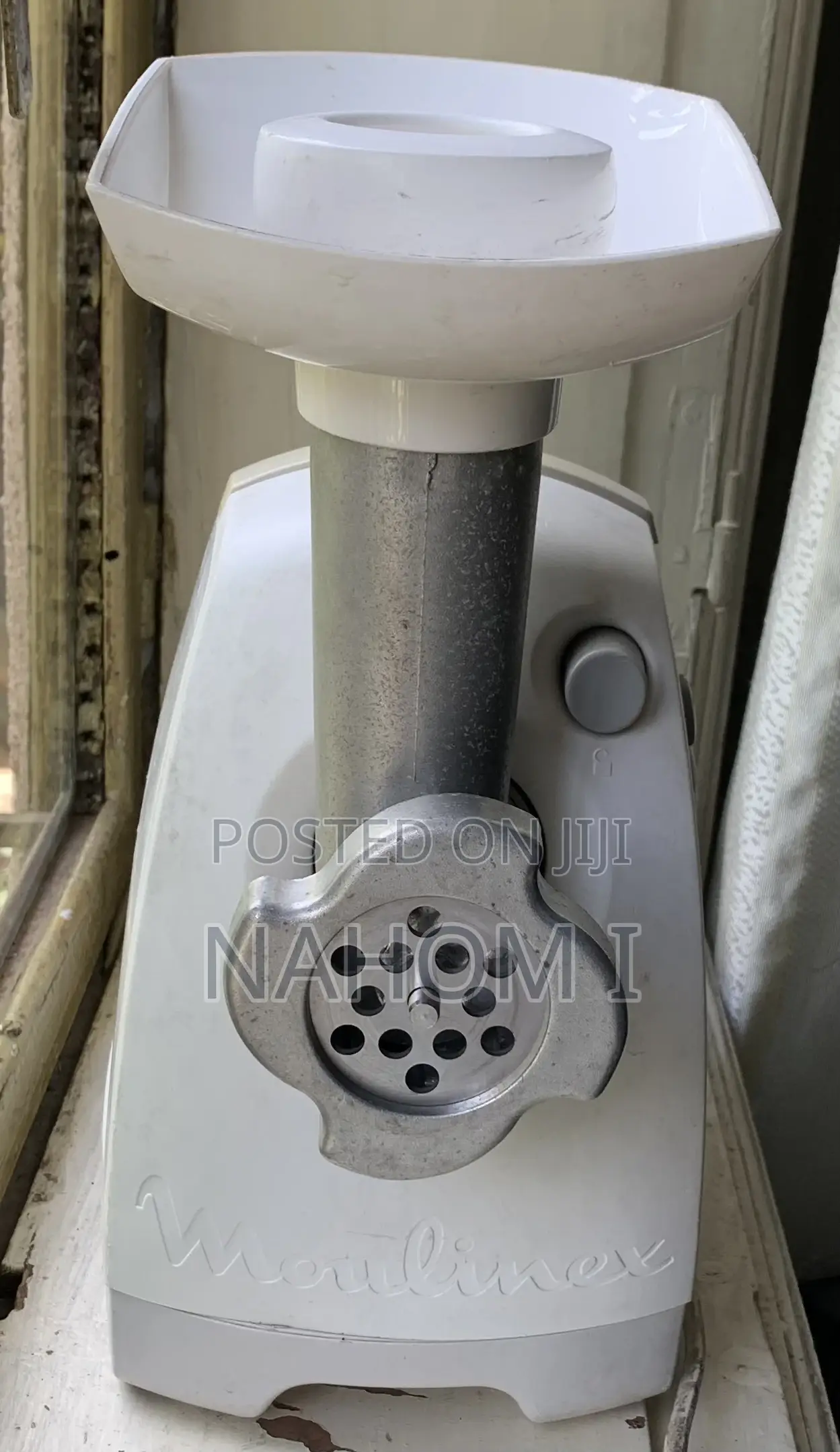 White Moulinex Hv8 Meat Mincer.
