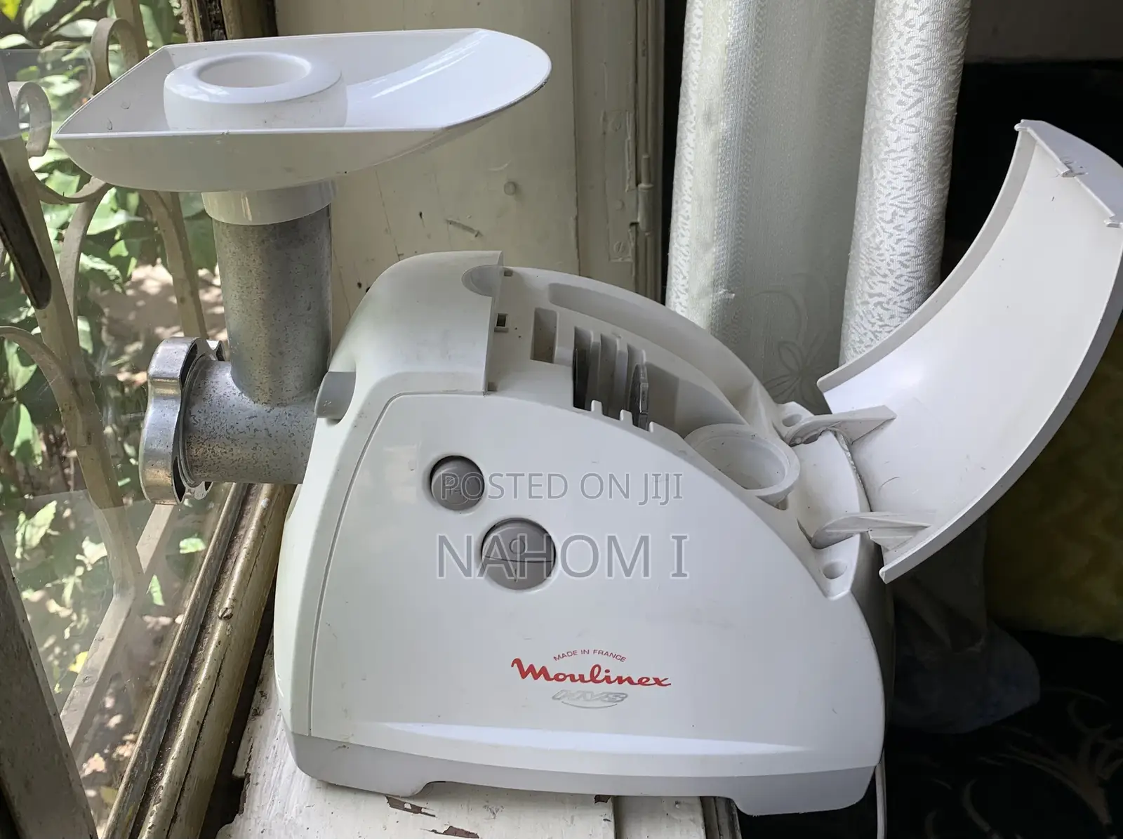 White Moulinex Hv8 Meat Mincer.