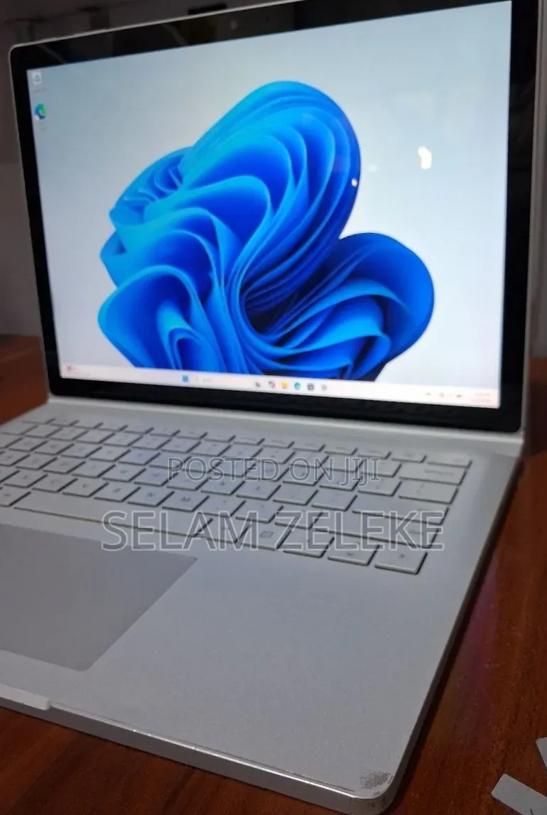 New Laptop Microsoft Surface Book 2 16GB Intel Core i7 SSD 512GB
