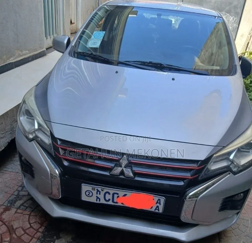 Mitsubishi Attrage 2021 Silver