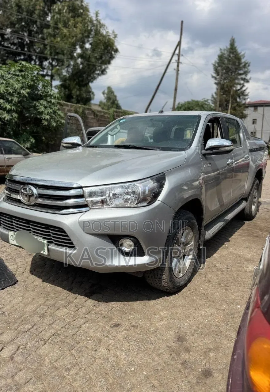 Toyota Hilux Revo Double Cab Deisel 2.4 RWD 2017 Silver
