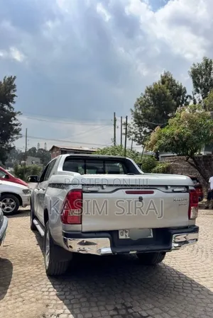 Toyota Hilux Revo Double Cab Deisel 2.4 RWD 2017 Silver
