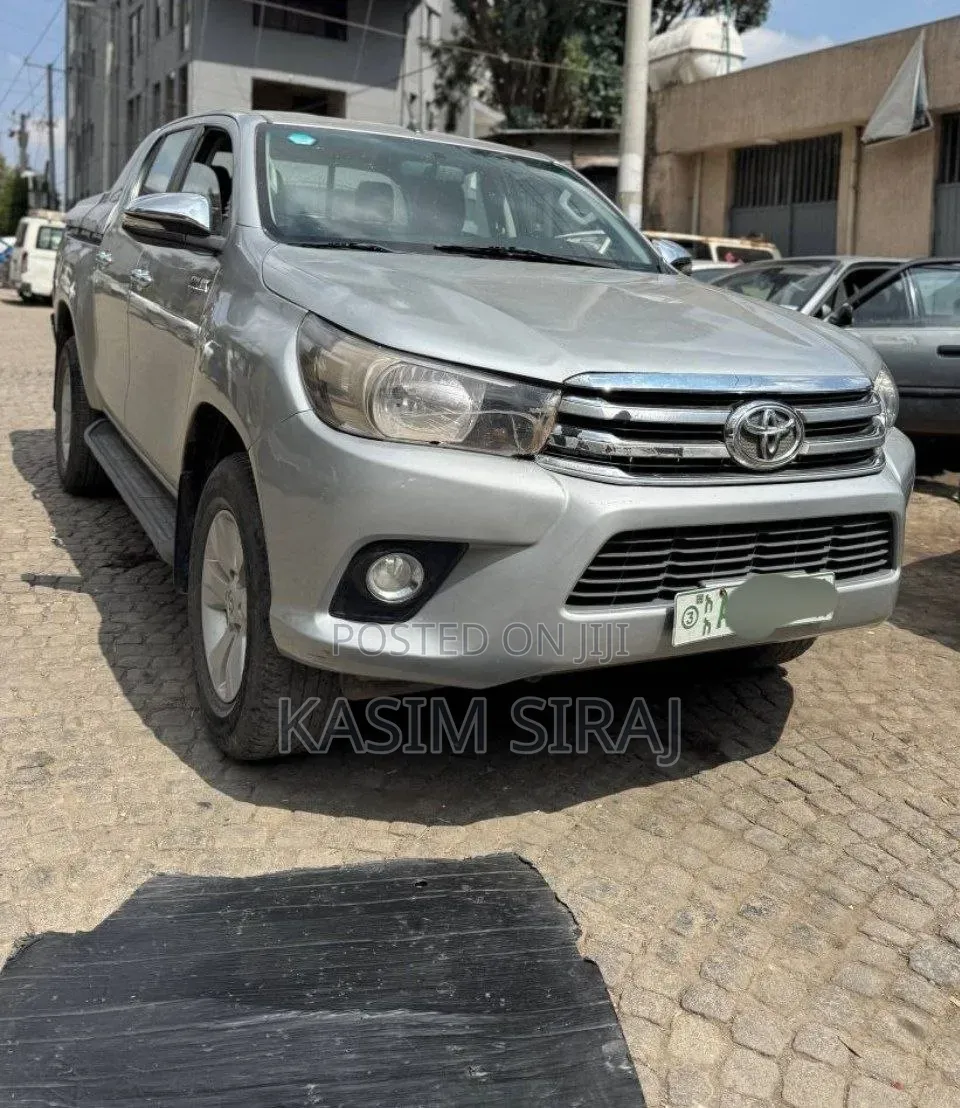 Toyota Hilux Revo Double Cab Deisel 2.4 RWD 2017 Silver