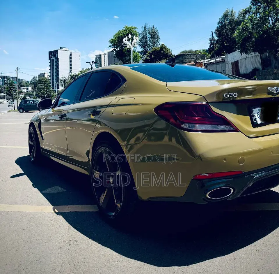 Genesis G70 2018 Yellow