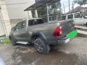 Toyota Hilux 2021 Gold