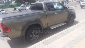 Toyota Hilux 2021 Gold