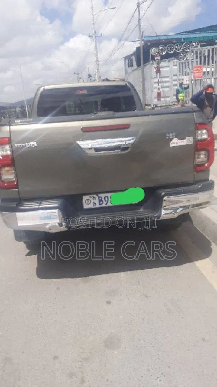 Toyota Hilux 2021 Gold