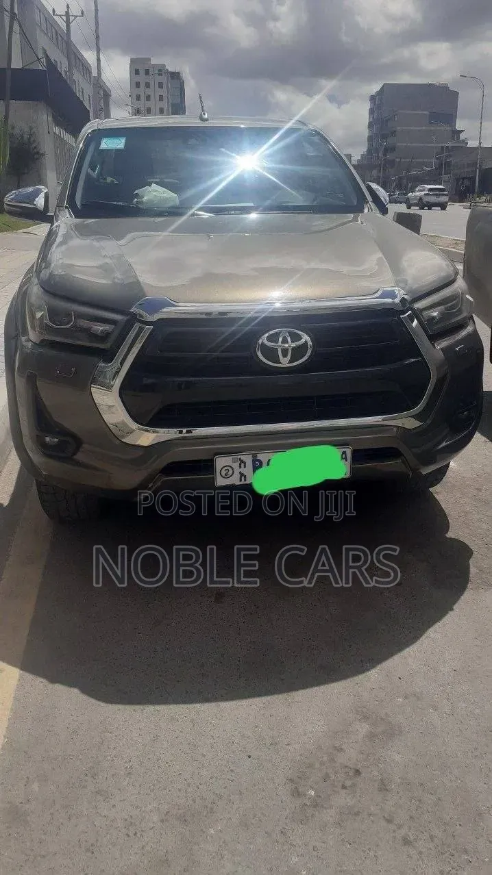 Toyota Hilux 2021 Gold
