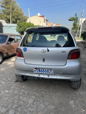 Toyota Vitz 2001 Silver