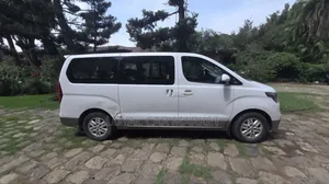 Hyundai H1 2017 White