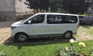 Hyundai H1 2017 White