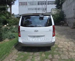 Hyundai H1 2017 White