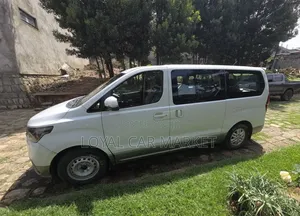 Hyundai H1 2017 White