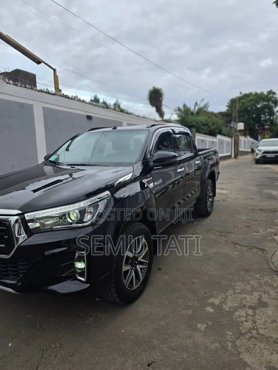 Toyota Hilux Revo Double Cab Deisel 2.4 AWD 2018 Black