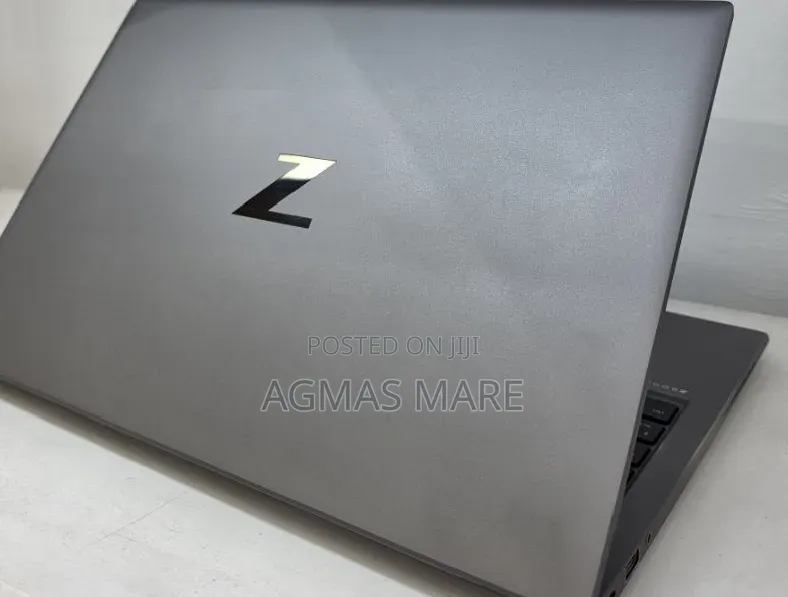 New Laptop HP ZBook Firefly G8 16GB Intel Core i7 SSD 512GB