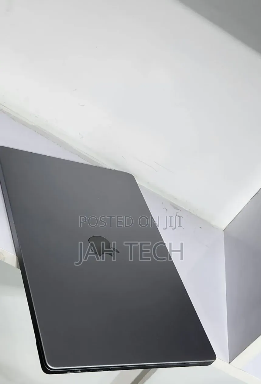 New Laptop Apple MacBook Pro M1 16GB Apple M1 Pro SSD 512GB