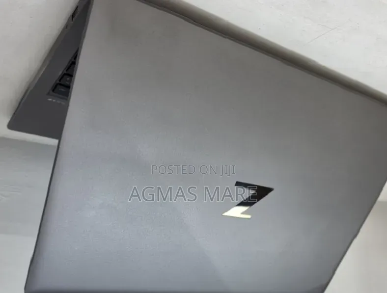 New Laptop HP ZBook Firefly G8 16GB Intel Core i7 SSD 512GB