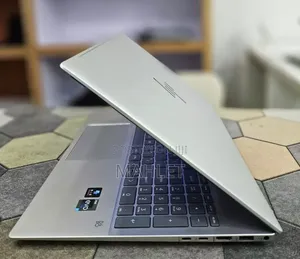 New Laptop HP Pavilion 17 16GB Intel Core i7 SSD 1T