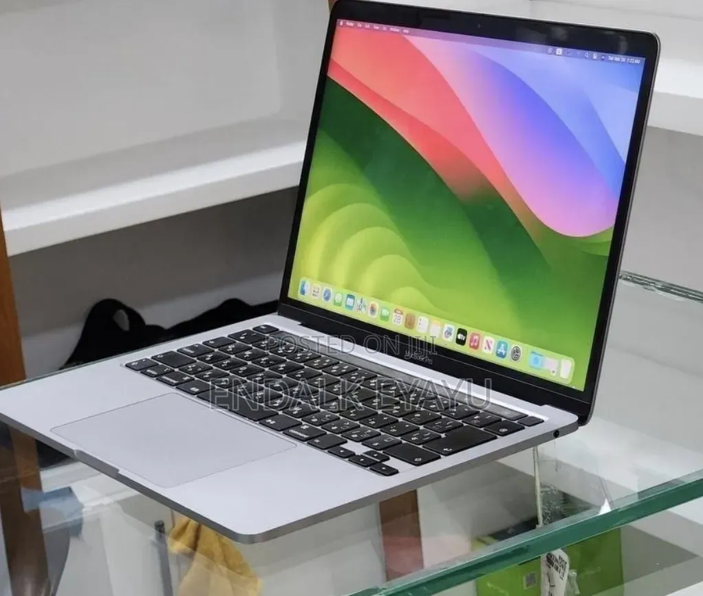 New Laptop Apple MacBook Pro 2020 8GB Intel Core i5 SSD 512GB