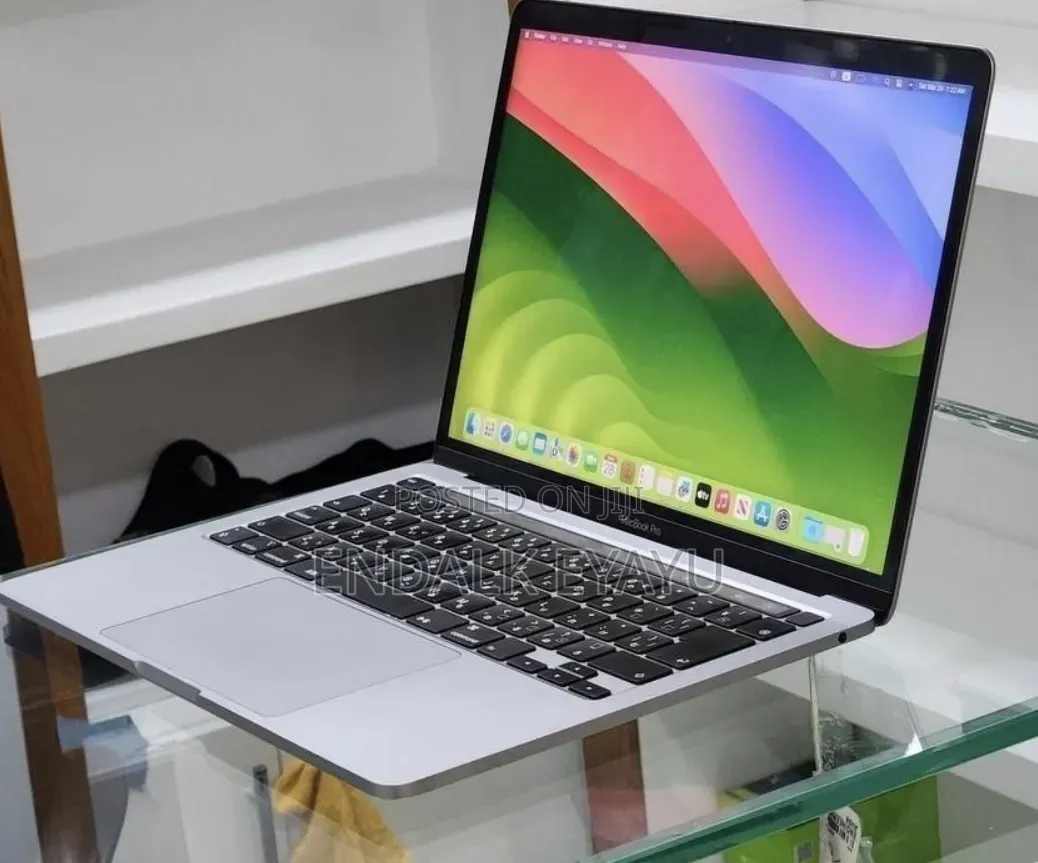 New Laptop Apple MacBook Pro 2020 8GB Intel Core i5 SSD 512GB