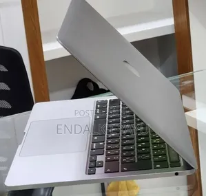 New Laptop Apple MacBook Pro 2020 8GB Intel Core i5 SSD 512GB