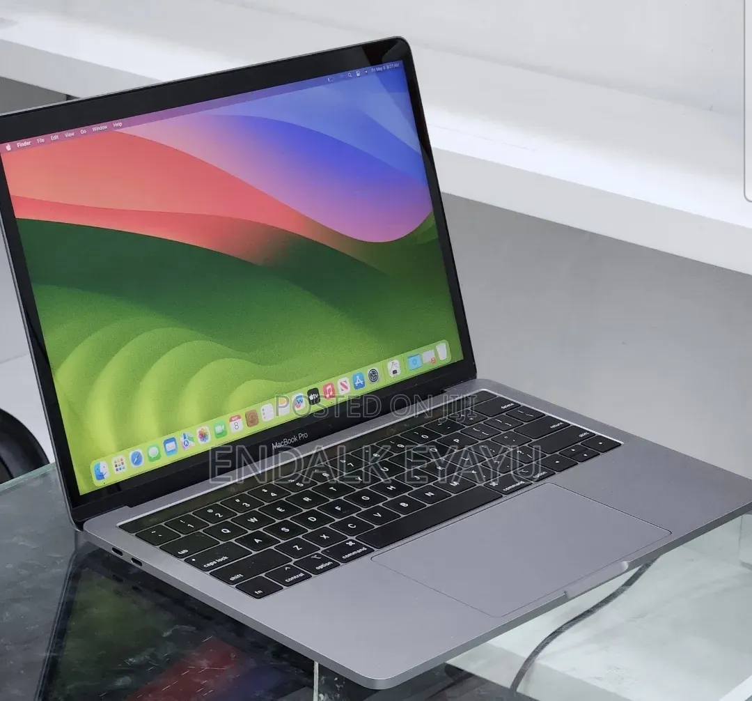 New Laptop Apple MacBook Pro 2019 16GB Intel Core i7 SSD 256GB