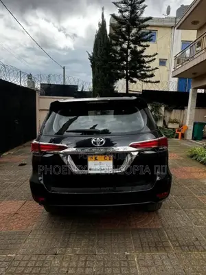 Toyota Fortuner 2022 Black