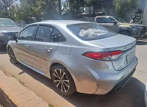 Toyota Corolla 2022 Silver