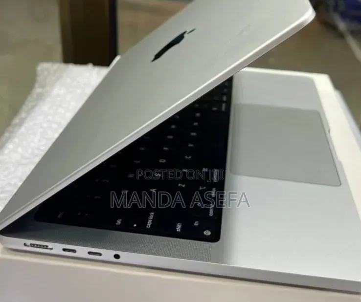 New Laptop Apple MacBook Air 2024 M3 15-inch 24GB Apple M3 SSD 512GB