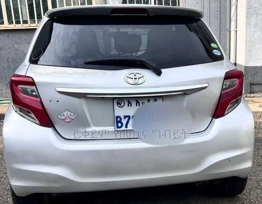 Toyota Yaris 2015 Silver