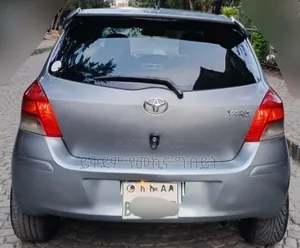 Toyota Yaris 2010 Silver