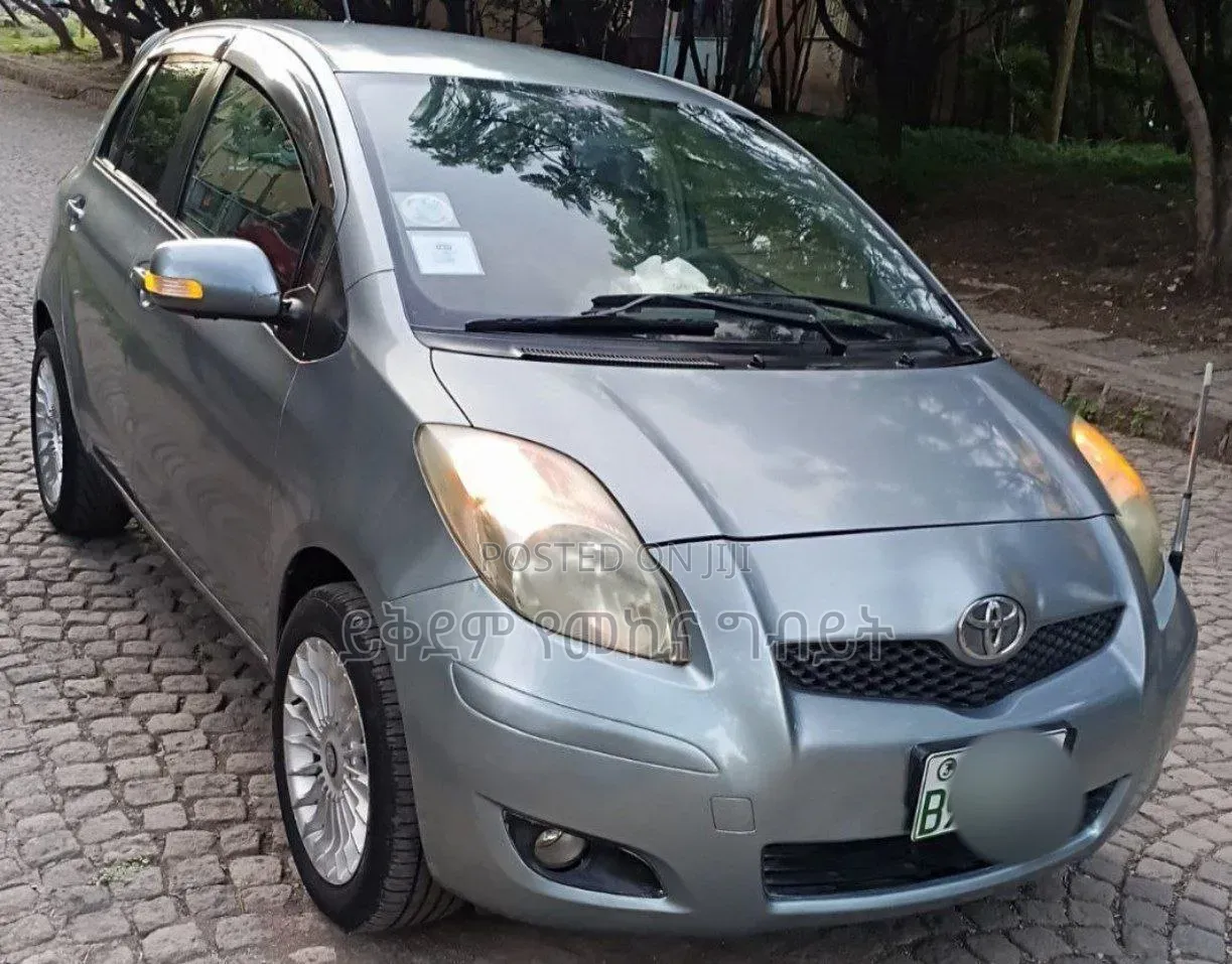 Toyota Yaris 2010 Silver