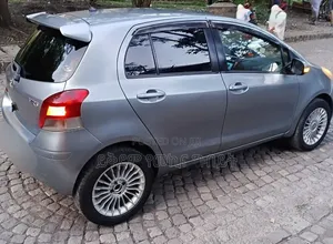 Toyota Yaris 2010 Silver