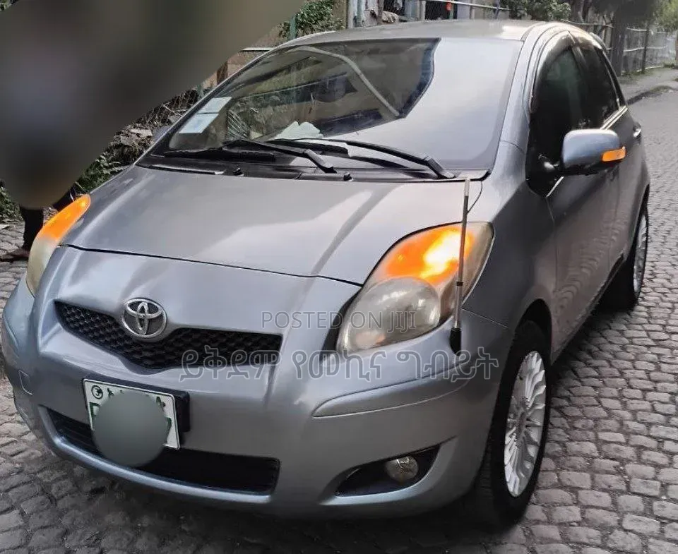 Toyota Yaris 2010 Silver