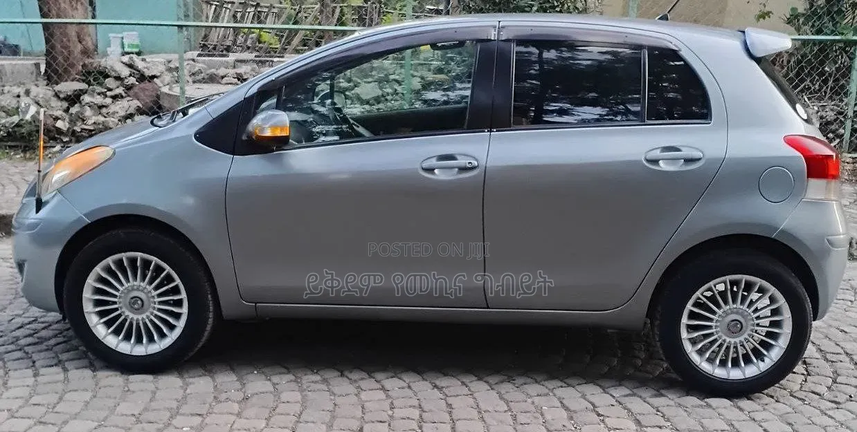 Toyota Yaris 2010 Silver